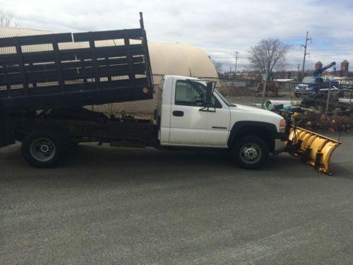 Gmc dump rack truck 2002 w/4 wheel drive and 8 ft fisher plow