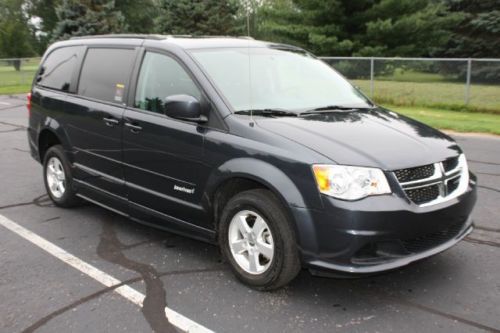 13 Grand Caravan Handicap Accessilble Wheelchair Van Side Entry Powered Ramp, image 3