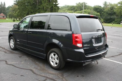 13 Grand Caravan Handicap Accessilble Wheelchair Van Side Entry Powered Ramp, image 9