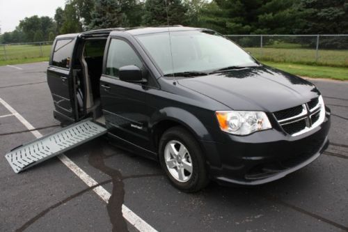 13 Grand Caravan Handicap Accessilble Wheelchair Van Side Entry Powered Ramp, image 15
