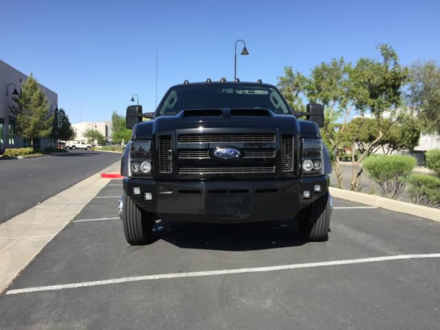 Ford f-450 lariat crew cab pickup 4-door