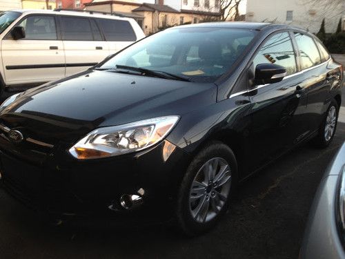 2012 ford focus sel  2.0l v4 no reseve the car  must go