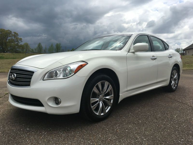 2012 infiniti m