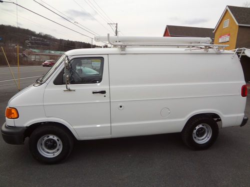 2000 dodge cargo van, low miles no reserve, runs great