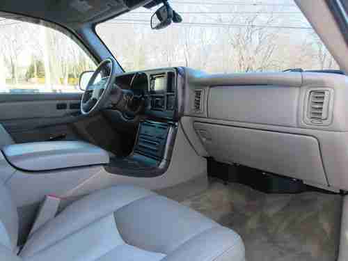 2006 GMC Yukon Denali Sport Utility 4-Door 6.0L, image 8