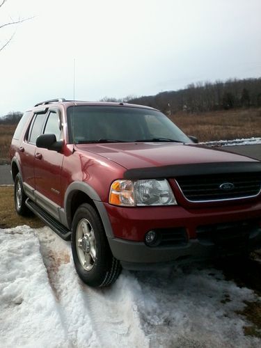 Clean 2002 ford explorer xlt pare time 4wd 6 cyl good gas miles ! leather mnrf