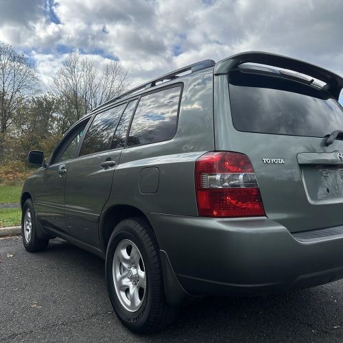 2006 toyota highlander suv low 74k miles sunroof clean priced to sell