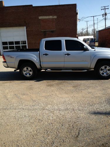 2006 toyota tacoma base crew cab pickup 4-door 4.0l