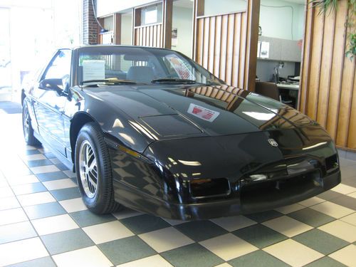 1986 pontiac fiero se 13,000 actual miles all original show car