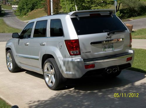 Silver w/ gray leather int, nav sys,  remote start,  awd, 10,400 mi,  2 owner