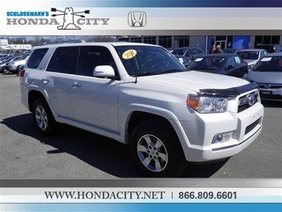 2012 4.0l auto white sr5