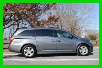 10,500 miles 8 passenger navigation power everything like sienna limited  save $
