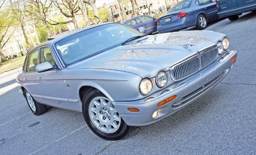 2002 jaguar xj8 luxury sedan fully loaded leather sunroof parking sensors xj-8