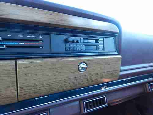 1991 Jeep Grand Wagoneer 'RARE FINAL EDITION' 4X4 Sport Utility 4-Door 5.9L, image 17