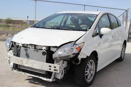 2010 toyota prius hybrid salvage repairable rebuilder only 32k miles runs!!!