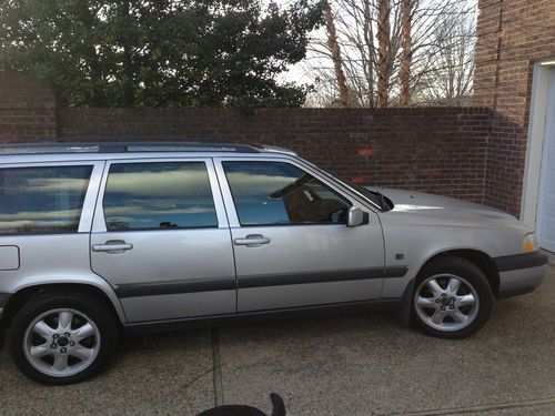 Silver volvo v70 xc loaded!!!