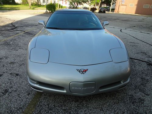 1998 chevrolet corvette base hatchback 2-door 5.7l