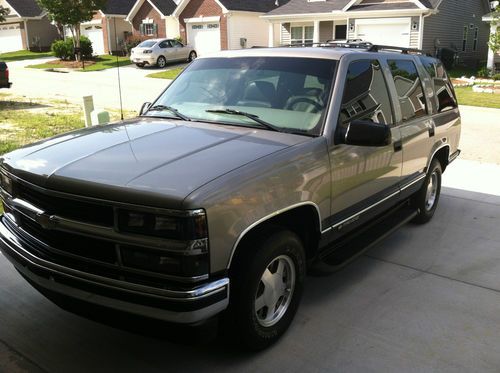 1999 chevy tahoe lt garaged, 5.7 v8 vortec, super nice!!! 124k miles. excellent