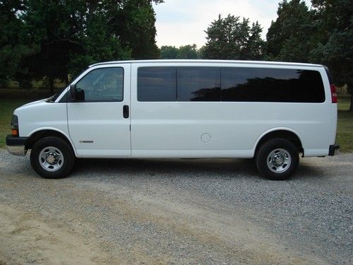 2004 chevy express lt 3500 extended van