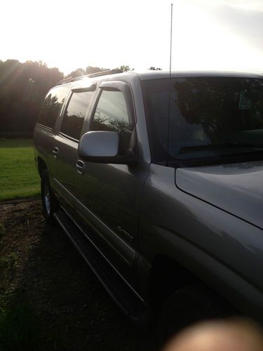2000 Chevrolet Suburban 1500 LT Sport Utility 4-Door 5.3L, image 3