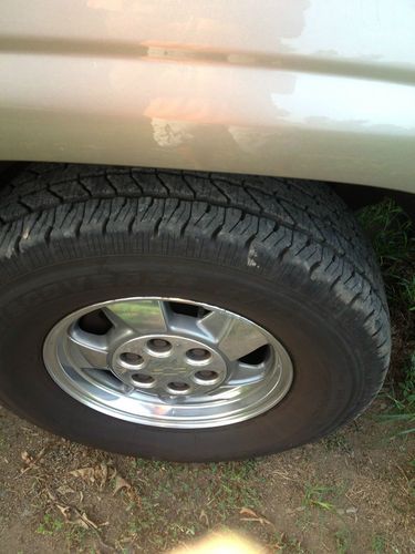 2000 Chevrolet Suburban 1500 LT Sport Utility 4-Door 5.3L, image 4