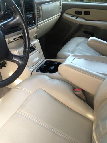 2000 Chevrolet Suburban 1500 LT Sport Utility 4-Door 5.3L, image 8