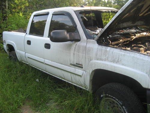 2004 chevy 4 door 4x4 2500 hd lt