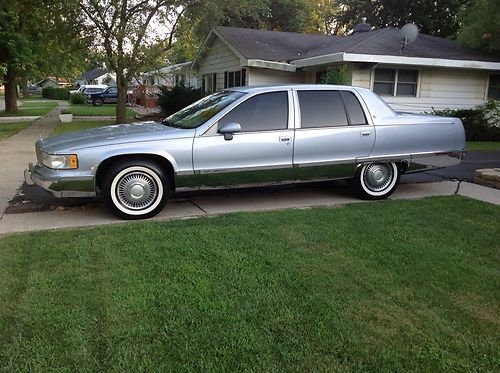 1994 fleetwood cadillac blue, in good conduction new tires