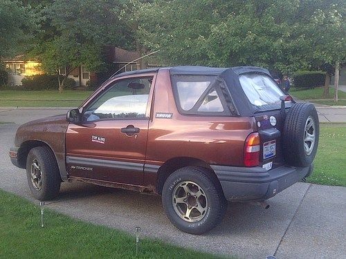 2000 chevrolet tracker lsi sport utility 2-door 2.0l