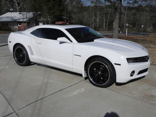 2010 camaro only 3788 miles,  never in the rain