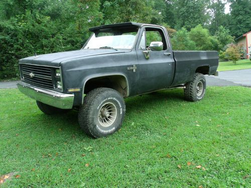 1984 chevy 1500 4x4 regular cab long bed * lifted 350-v8 automatic * no reserve