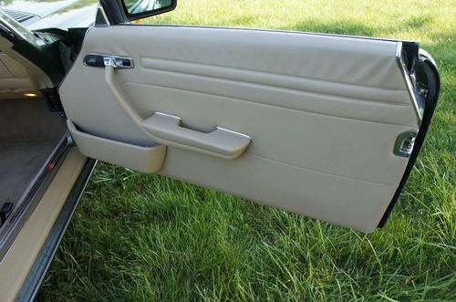 1985 Mercedes-Benz SL Class 380SL ONE OWNER LOW ORIGINAL MILES, image 18