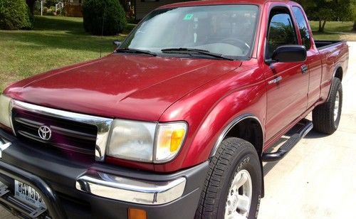 Toyota tacoma sr5 v6 4x4 automatic low original 30k miles 2nd owner extra cab