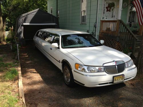 1998 lincoln town car base limousine 4-door 4.6l (10pass)