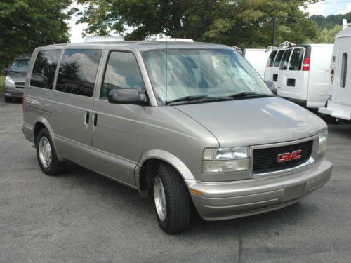 2005 gmc safari (astro) 8 passenger  van,  clean!  all wheel drive!