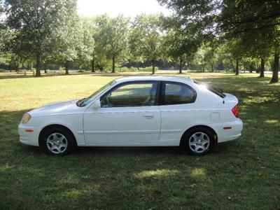 2005 HYUNDAI ACCENT IN GREAT CONDITION 1 OWNER, image 2
