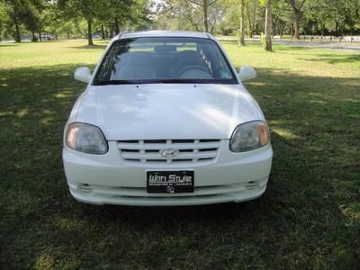 2005 HYUNDAI ACCENT IN GREAT CONDITION 1 OWNER, image 4