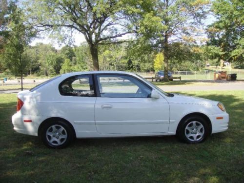 2005 HYUNDAI ACCENT IN GREAT CONDITION 1 OWNER, image 5