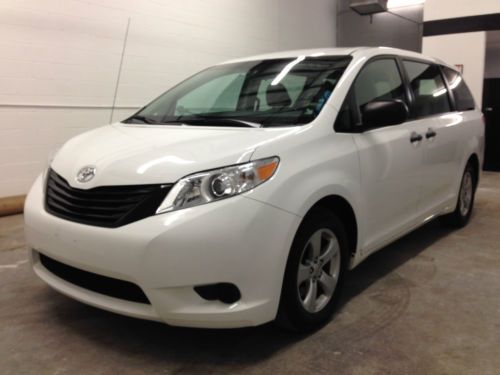 2011 toyota sienna l mini passenger van 5-door 3.5l