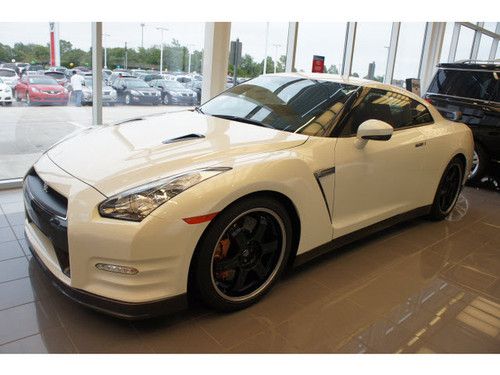 2013 nissan gt-r black edition awd no reserve!