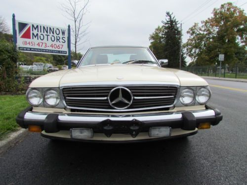 1986 Mercedes-Benz 560 SL Convertible, image 2