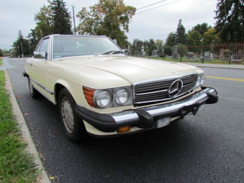 1986 Mercedes-Benz 560 SL Convertible, image 3
