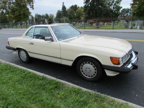 1986 Mercedes-Benz 560 SL Convertible, image 4
