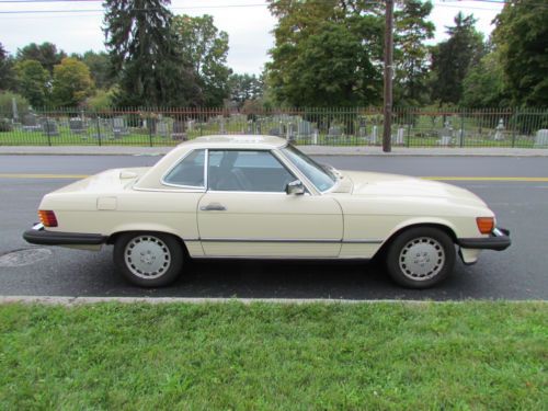 1986 Mercedes-Benz 560 SL Convertible, image 6