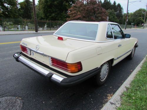 1986 Mercedes-Benz 560 SL Convertible, image 7