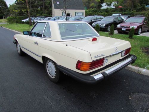 1986 Mercedes-Benz 560 SL Convertible, image 9