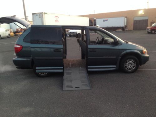 Van  wheelchair handicap dodge grand caravan 2007 side entry braun manuel ramp