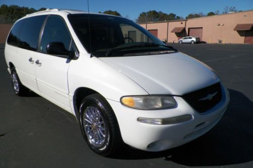 Chrysler town &amp; country limited heated leather loaded new tires wow no reserve