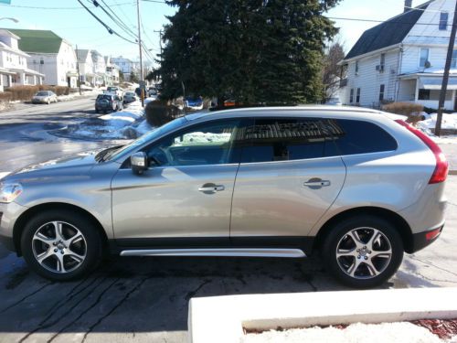 2011 volvo xc60 t6 all wheel drive -- loaded, navigation, premium sound, blis