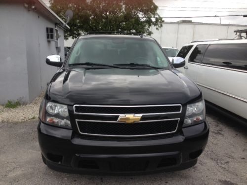 2011 Chevrolet C1500 Suburban LS, image 2